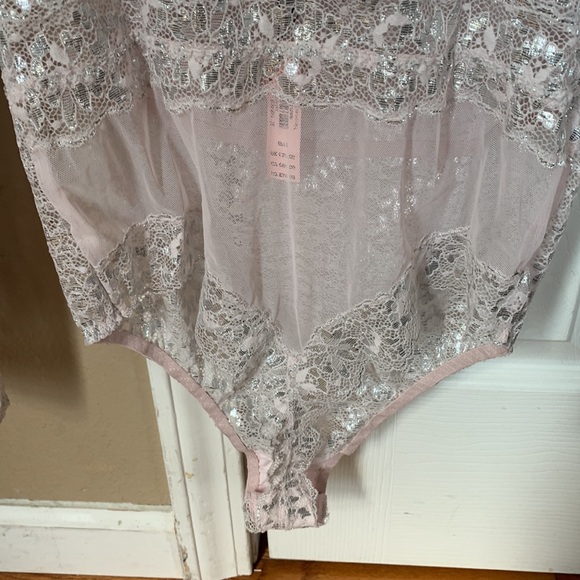 Victoria‘s Secret Long-sleeve Lace Body Suit - Picture 3 of 6